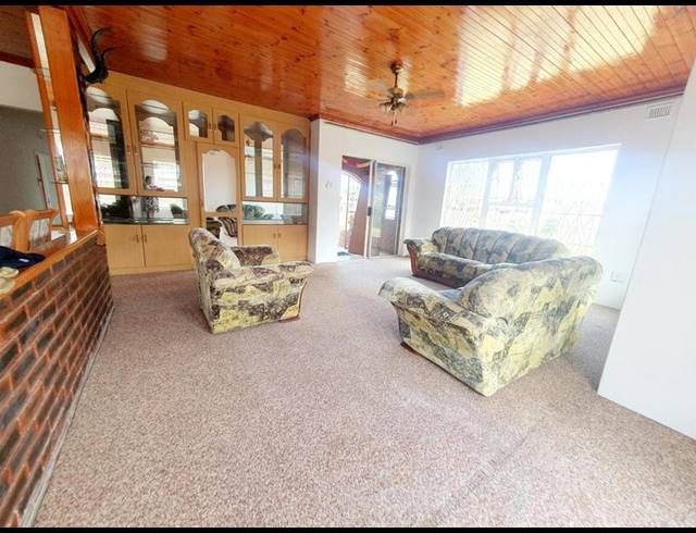 4 BEDROOM HOUSE FOR SALE IN CRAIGIEBURN